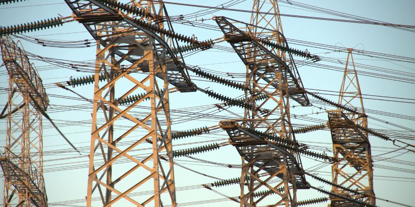 Ipsum contracts boost grid upgrades to cut emissions and meet Clean Power 2030